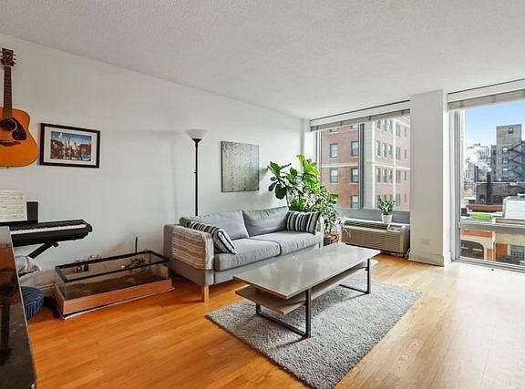 5th image of 353 N Halsted St #1C