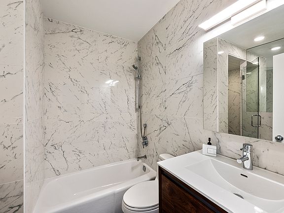 4th image of 62 W 62nd St APT 24A