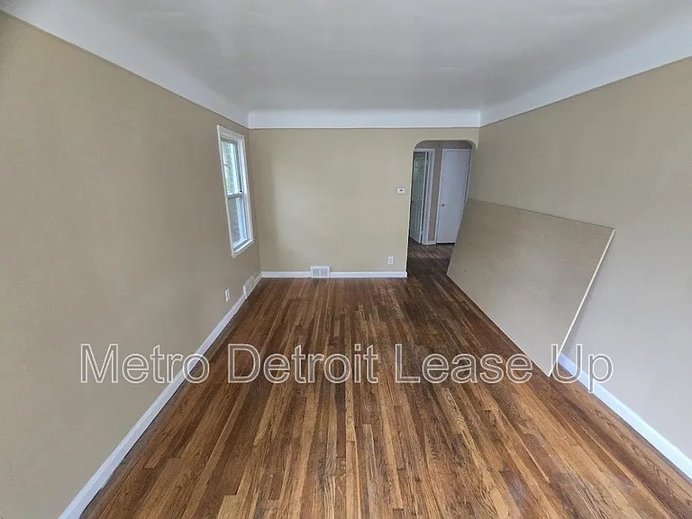 11035 Worden St — Photo 2