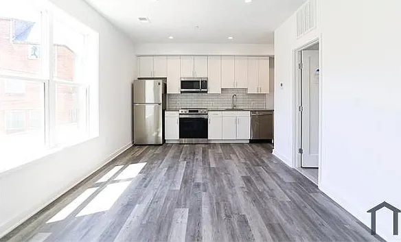 2 bed, 650 sqft, $2,000 — Photo 2