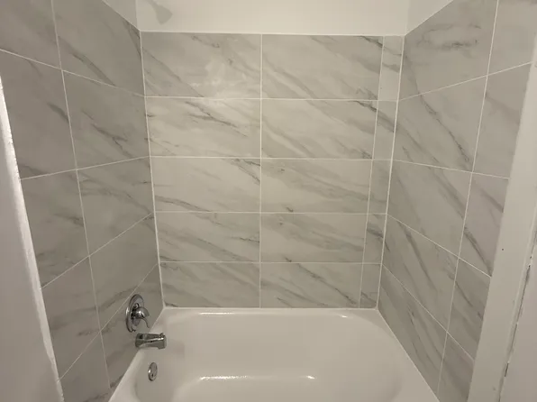224 Jefferson Ave APT 3, Elgin, IL 60120