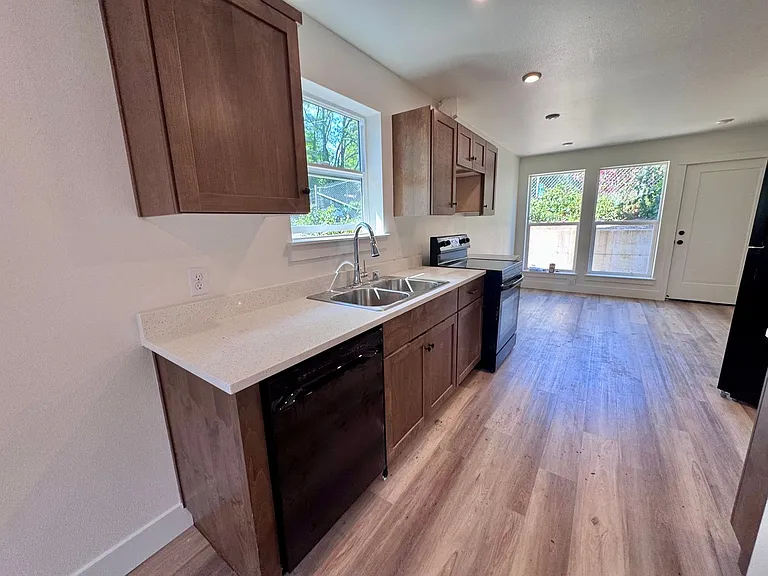 Brand New, Beautiful Townhomes! 2 & 3 Bedrm Units Available — Photo 29