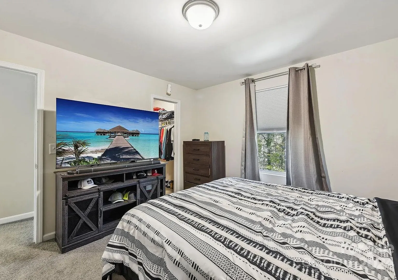 Room in 5 Bedroom Home at Denbur Dr — Photo 4