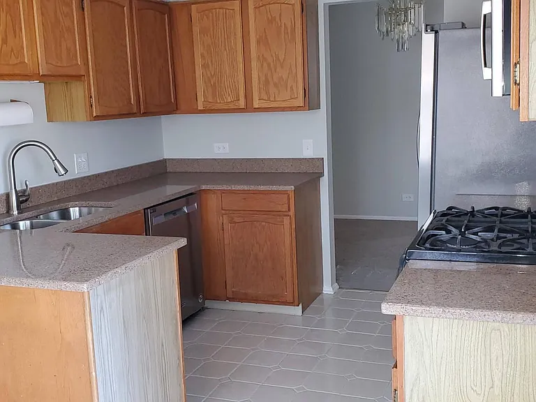 1406 Clairmont Ct — Photo 5