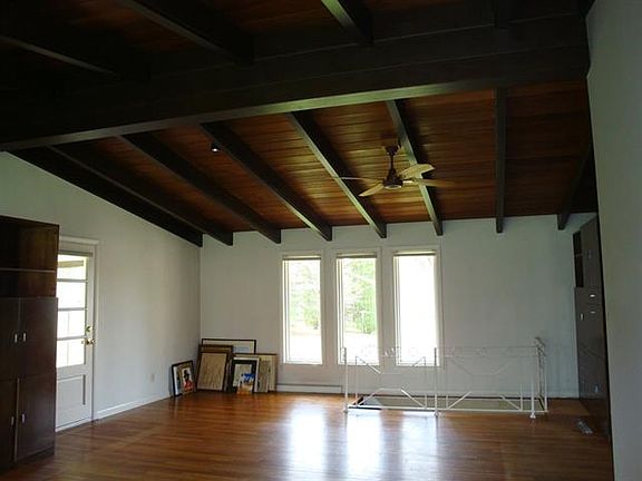 5th image of 1003 Sullivan Dr