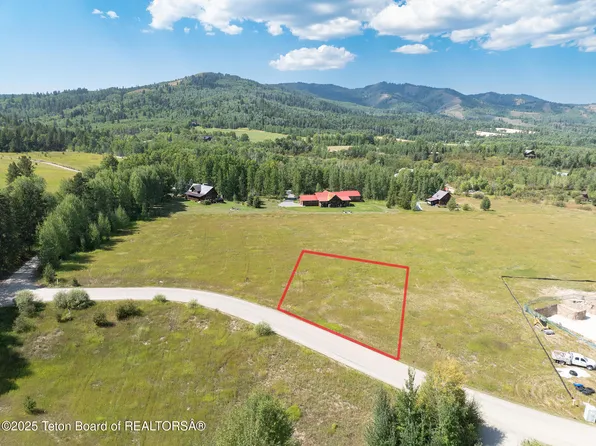 9944 Hiddenwaters Ln, Victor, ID 83455