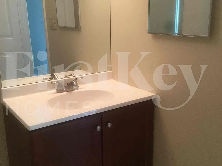 687 SW Heather St — Photo 8