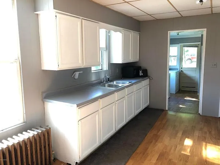 709 Axtell St — Photo 3