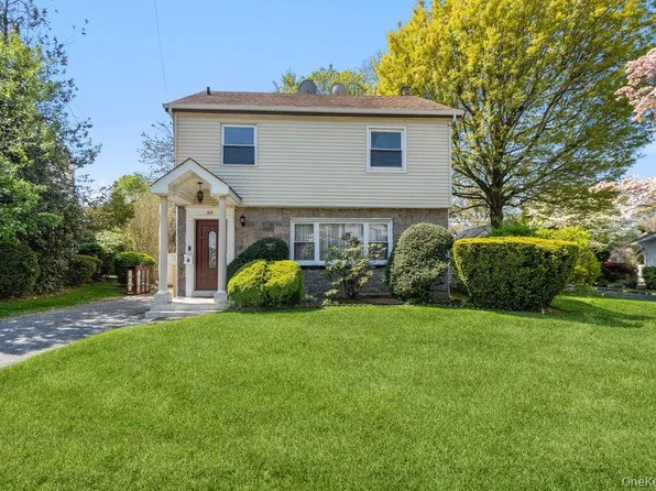 99 Norwood Avenue, Malverne, NY 11565