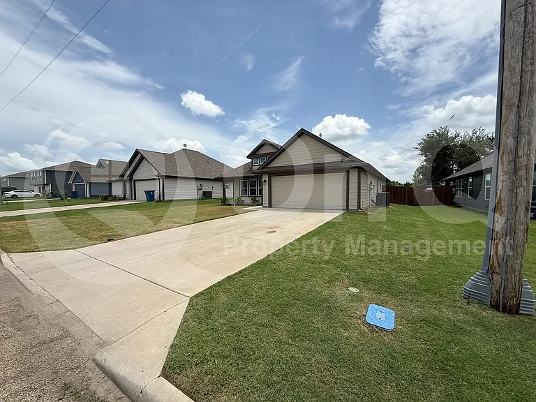 305 Sunnyside Dr — Photo 7