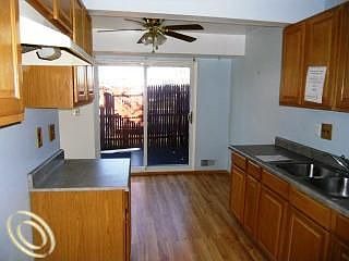 5th image of 15598 Dupage Blvd #97