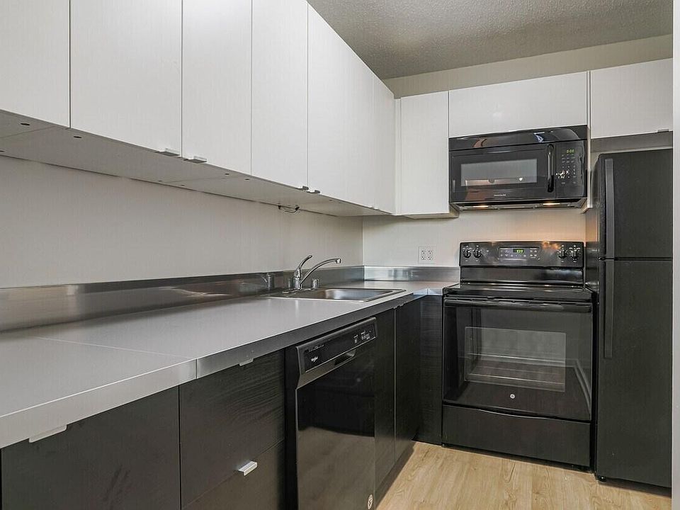 2nd image of 1156 N Dearborn St #2310