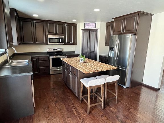 4th image of 600 Castlestone Ct