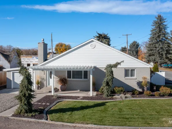 408 3rd St E, Hansen, ID 83334