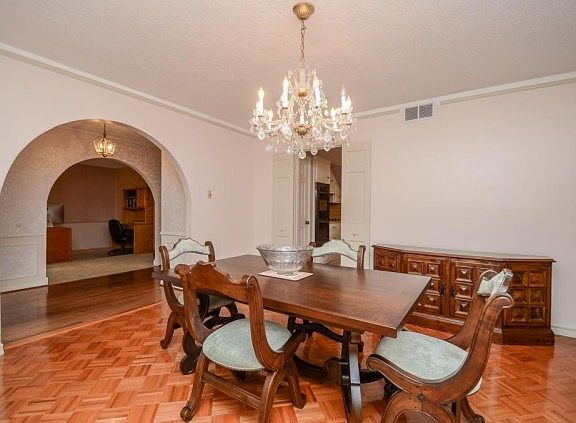 5th image of 711 Langton Ct