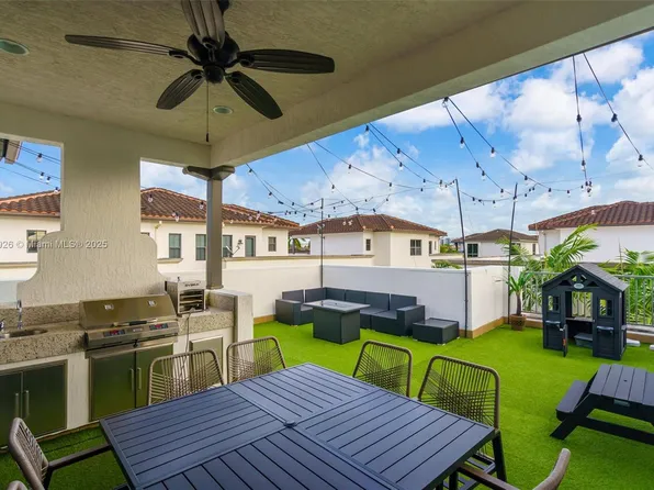 8449 NW 51st Ter, Doral, FL 33166