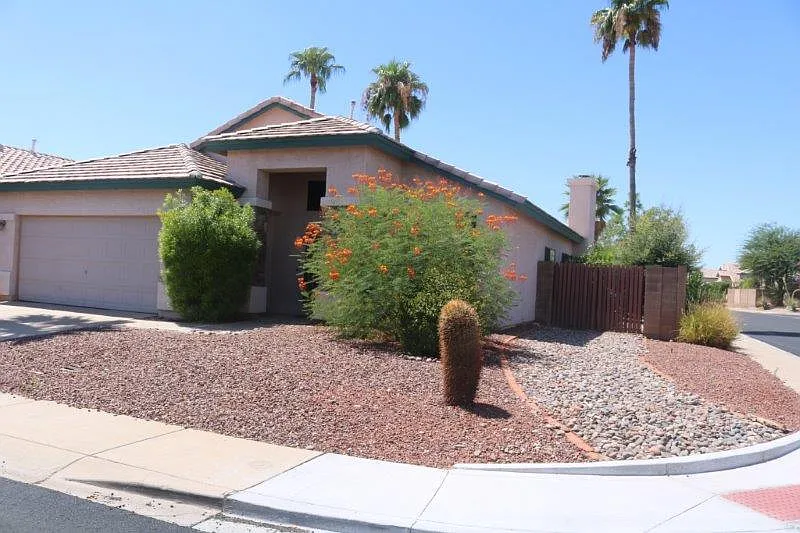 3 bed, 1760 sqft, $2,700 — Photo 2