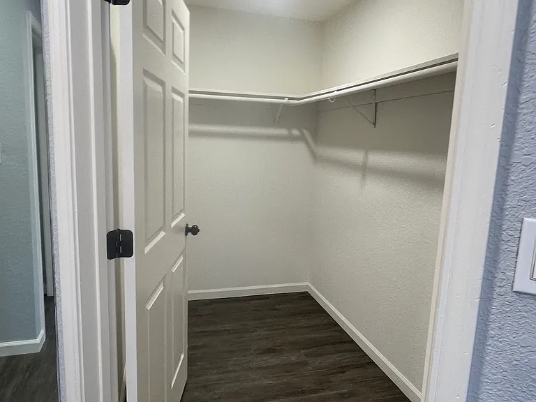 1924 W Holly Dr — Photo 11