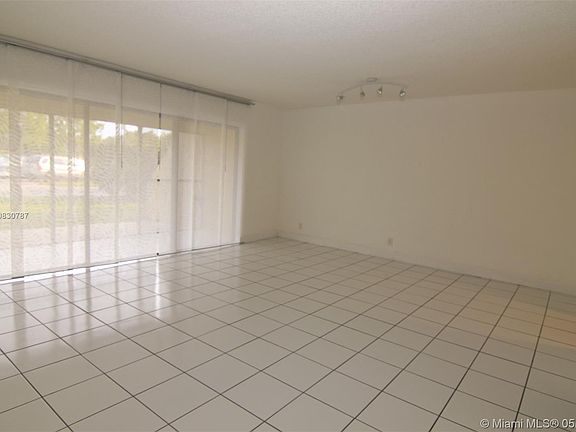 2nd image of 220 Lakeview Dr APT 106