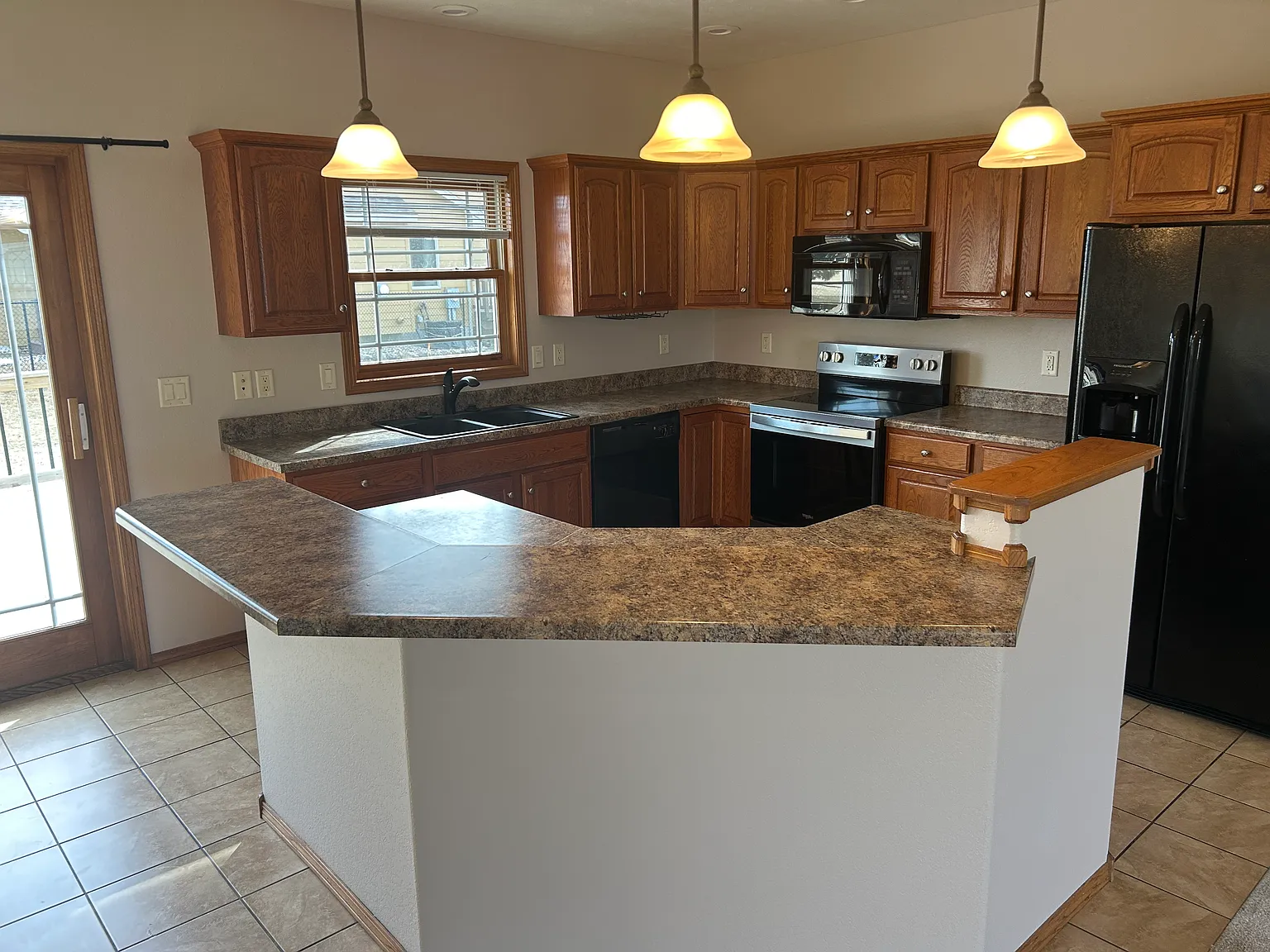 4 bed, 2316 sqft, $2,200 — Photo 3
