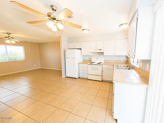 5th image of 2914 E Grovers Ave