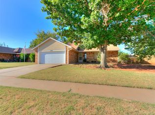 2205 NE 10th St, Moore, OK 73160