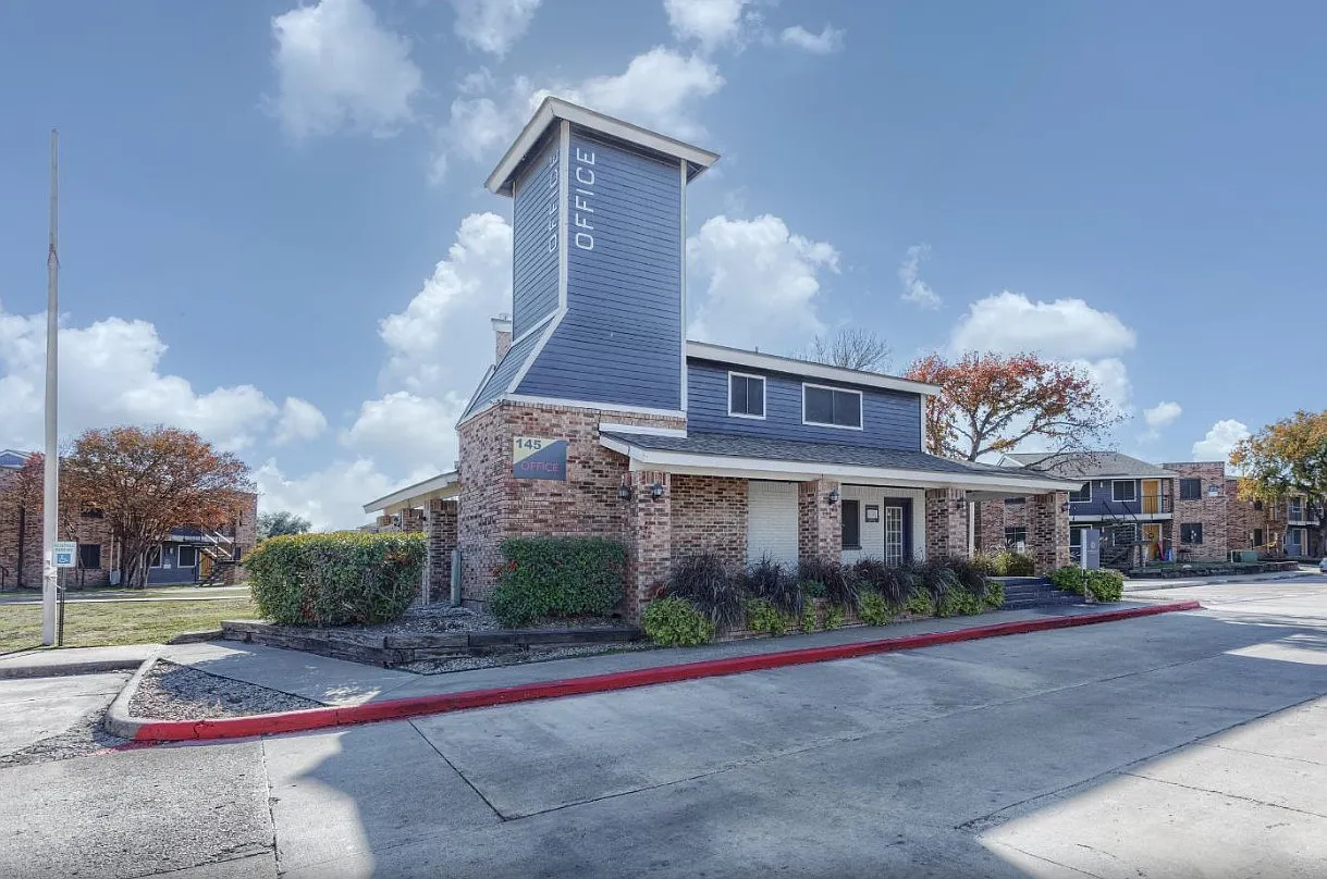 Sunridge Apartments — Photo 3