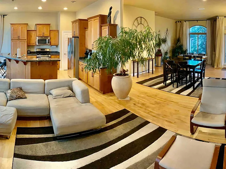 2032 E Eagle Crest Dr — Photo 12