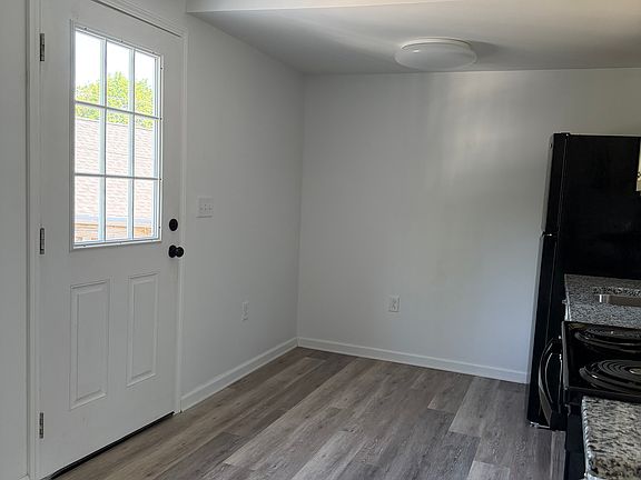 4th image of 34 8th St #34E