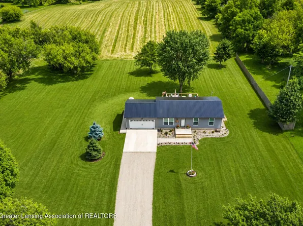 2550 Harmon Rd, Saint Johns, MI 48879