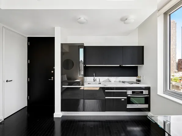 85 West Broadway 14E image 3 of 7