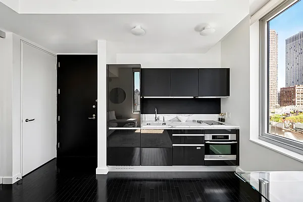 Sold by SERHANT. | media 3