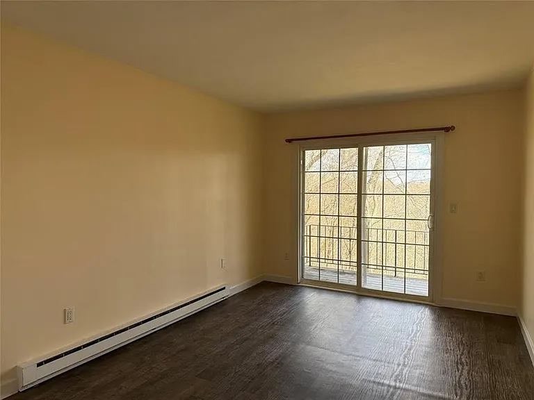 511 Fox Run Ln — Photo 2