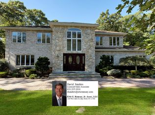 160 Saint Marks Ln, Islip, NY 11751