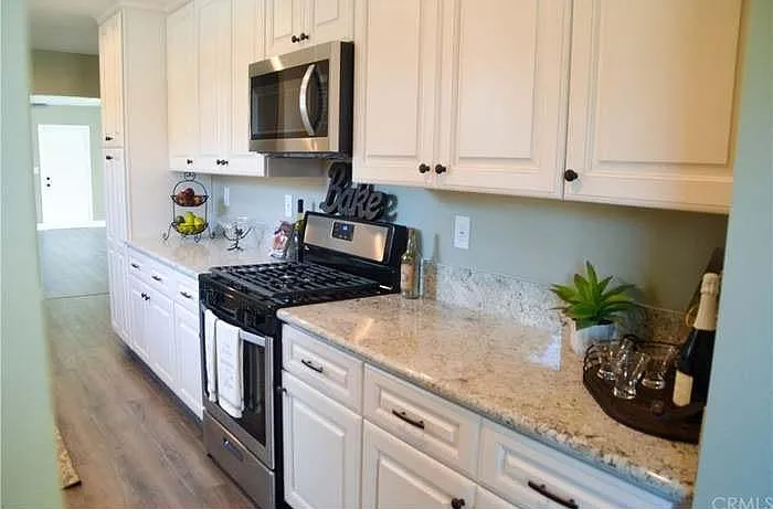 3403 Roxanne Ave — Photo 6