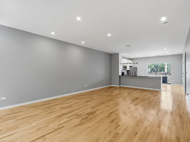 1214 W Grenshaw St — Photo 9