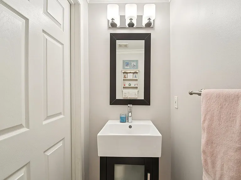 428 Newburgh Ct #428 — Photo 13
