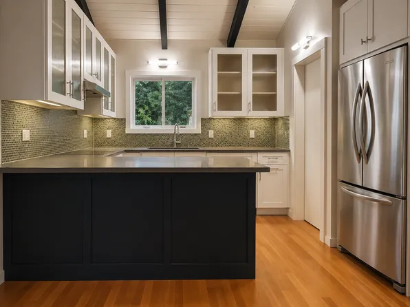 12 Graceland Dr, San Rafael, CA 94901