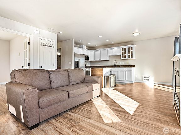 2nd image of 1388 Bayview Court #201