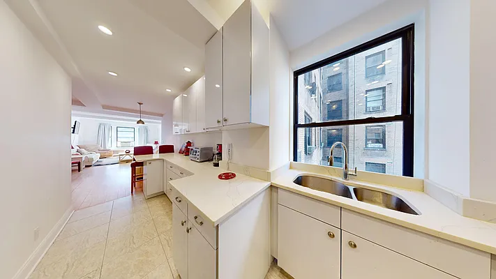 Rented by Bond New York | media 5