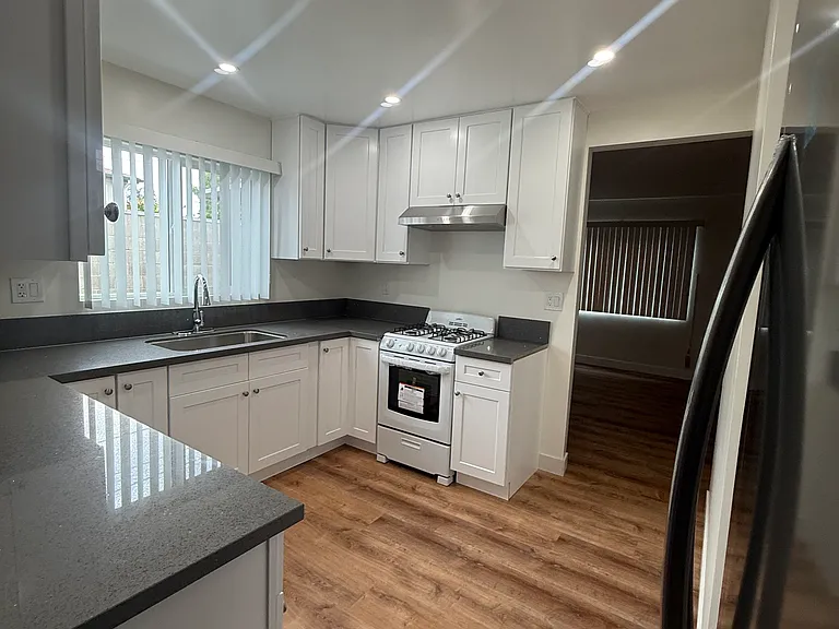118 W Garcelon Ave — Photo 4