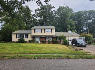 9 Hampshire Rd, Midland Park, NJ 07432