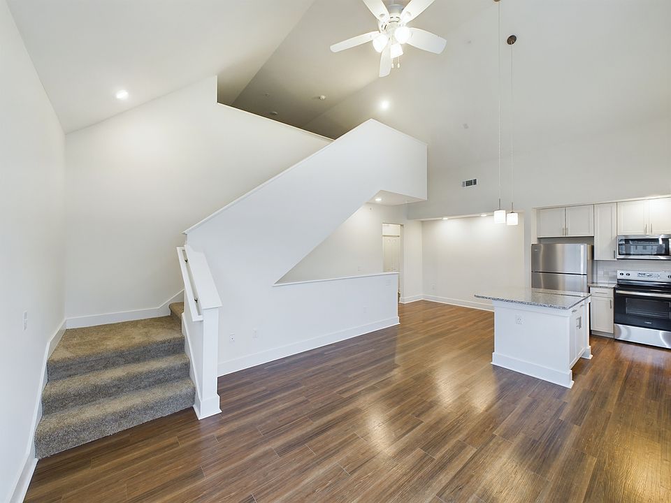1st image of 370 Arsdale Ave #28-206