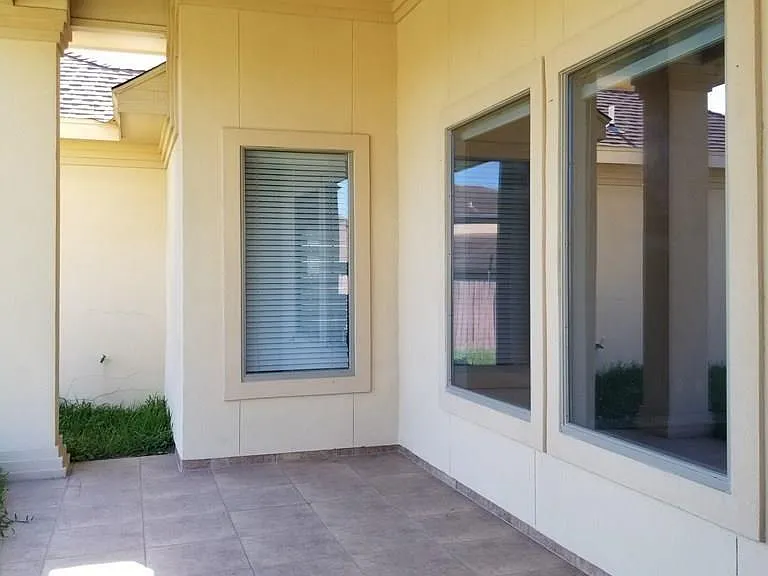 2428 Carianna Ave — Photo 13