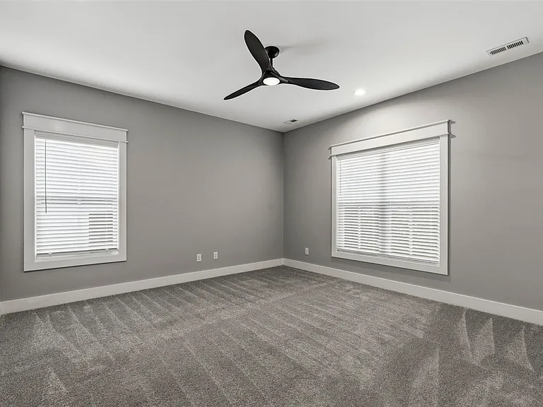 633 Village Way — Photo 23