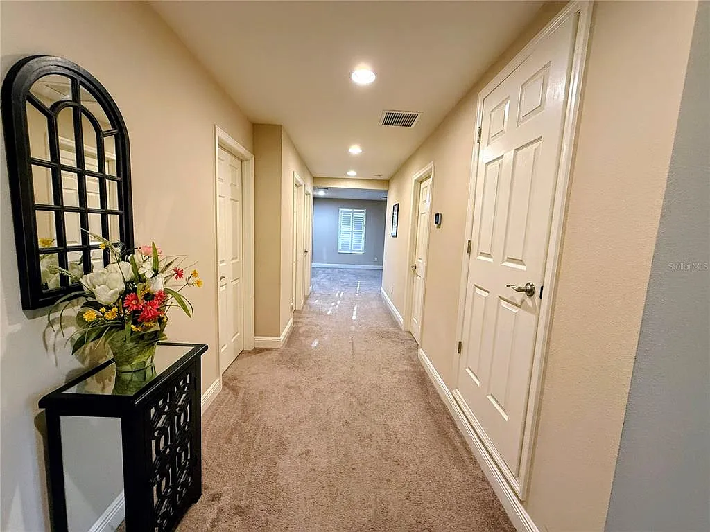 4 bed, 2.5 bath, 2790 sqft, $3,700 — Photo 2