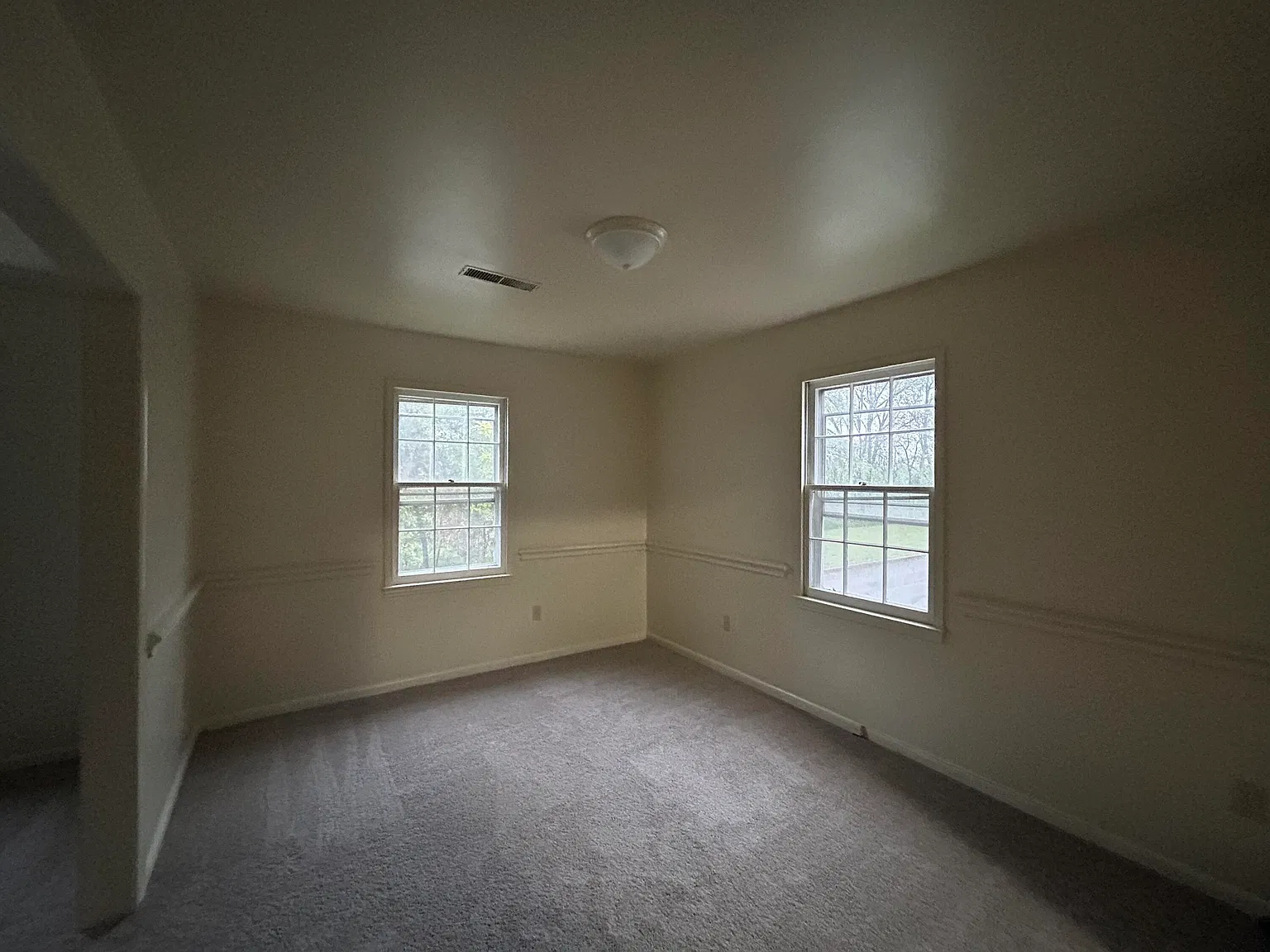 3 bed, 2.0 bath, 1300 sqft, $1,300 — Photo 3