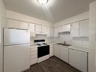 Updated / Refreshed and Move-in Ready 2 Bedroom in the NE Heights — Photo 4