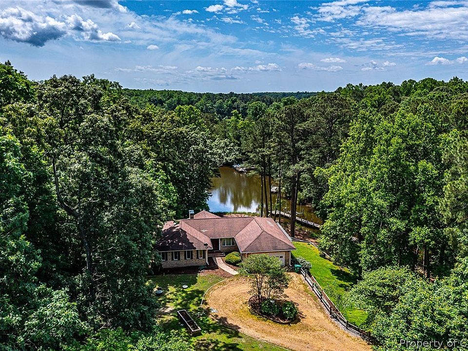 1st image of 135 Stony Point Dr