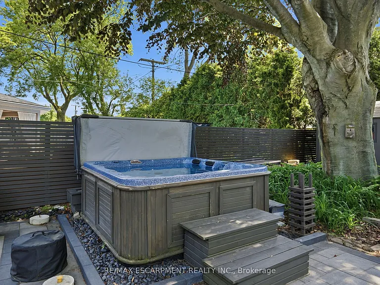 570 Rosedale Cres — Photo 37